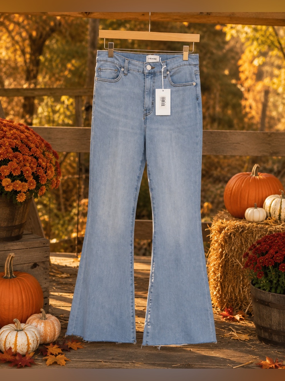 FRAME Le Easy Flare Jeans Size 28 Light Wash NWT